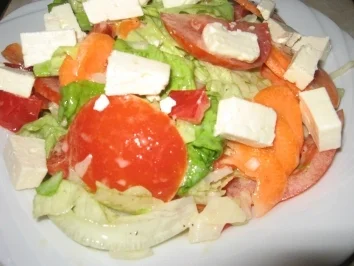 Rezept: Bunter Vorspeisensalat mit Feta Bunter Vorspeisensalat mit Feta - Rezept