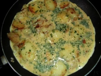 Rezept: Bratkartoffeln mit Eiern und Kräutern Bratkartoffeln mit Eiern und Kräutern - Rezept