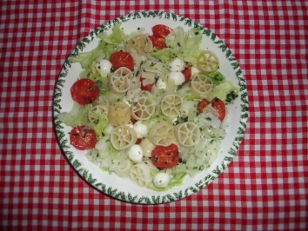 Bunter Nudel-Käse-Salat - Rezept