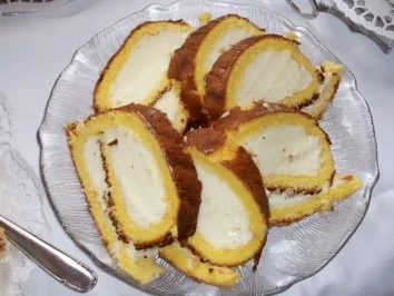 Rezept: Biskuitrolle mit Zitronenpuddingcreme Biskuitrolle mit Zitronenpuddingcreme - Rezept