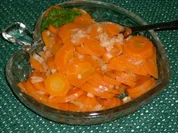 Herzhafter Möhrensalat>> - Rezept