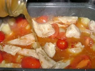 Miniknödel mit Rosenkohl und Hawaigulasch - Rezept