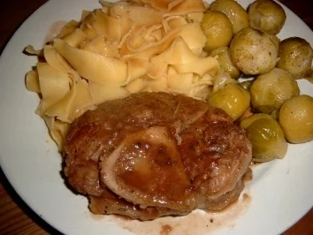 Rezept: Osso Bucco mit Rotwein Osso Bucco mit Rotwein - Rezept