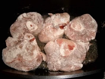 Rezept: Osso Bucco mit Rotwein Osso Bucco mit Rotwein - Rezept