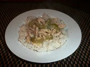 Putengeschnetzeltes mit cremiger Sahne-Gurkensoße - Rezept