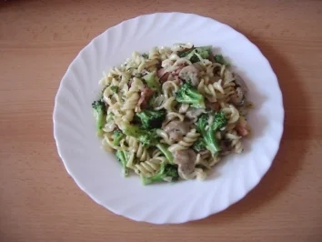 Rezept: Spiralnudeln mit Brokkoli und Schinken Spiralnudeln mit Brokkoli und Schinken - Rezept