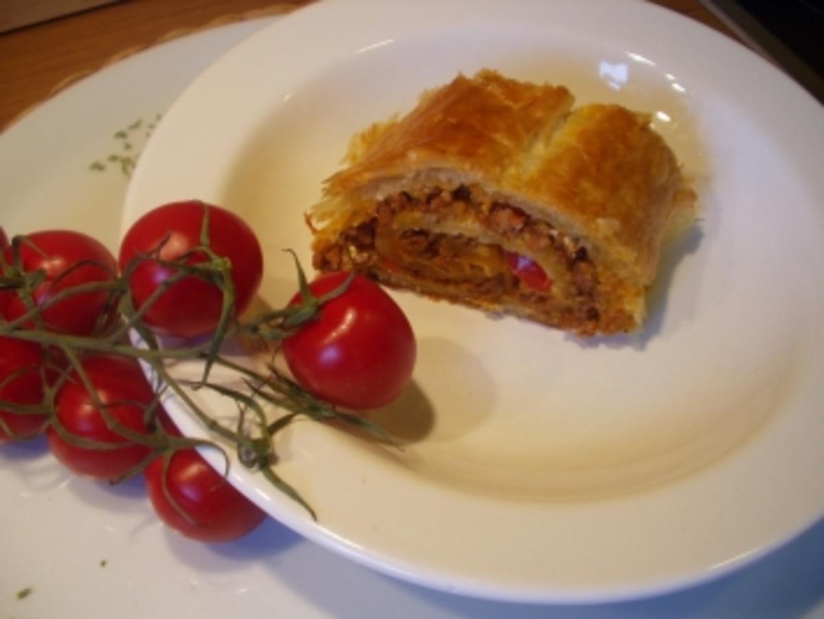 Bilder für Hackfleisch-Gemüsestrudel - Rezept