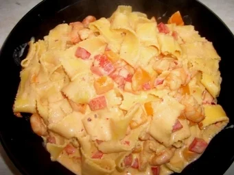 Tagliatelle in Paprika-Flusskrebs-Rahm-Soße - Rezept