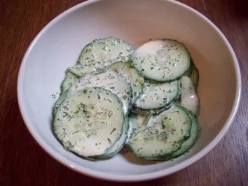 Gurkensalat ala "Bisher-hat-ihn-jeder-gemocht" - Rezept