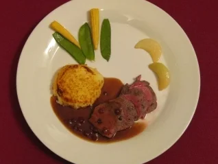 Rezept: Rehrücken mit Kartoffeltalern Rehrücken mit Kartoffeltalern - Rezept