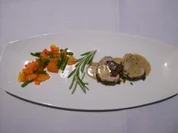 Kräuterkalbsfilet auf Sommergemüse, Trüffel und Schaumsößchen - Rezept