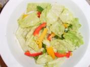 Eisbergsalat mit Paprika und Balsamicodressing - Rezept