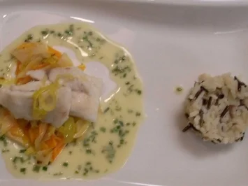 Rezept: Hechtfilet an Knoblauchsoße auf Wurzelgemüse und Wildreis Hechtfilet an Knoblauchsoße auf Wurzelgemüse und Wildreis - Rezept