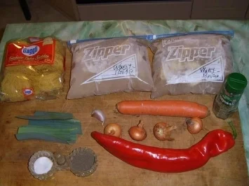 Wurstbrühsuppe mit Fadennudeln - Rezept