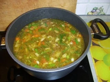Wurstbrühsuppe mit Fadennudeln - Rezept