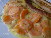 Karottengemüse umhüllt von Sahne-Käse-Soße - Rezept