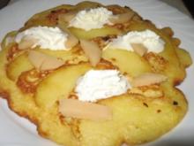 Karamelisierte Bratapfelpfannekuchen mit Marzipan Garnitur - Rezept