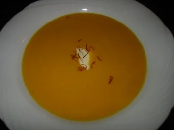 Rezept: Kürbissuppe mit Safran Kürbissuppe mit Safran - Rezept