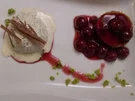 Baumkuchensavarin an Honig-Mohneis und warmen Sauerkirschen - Rezept