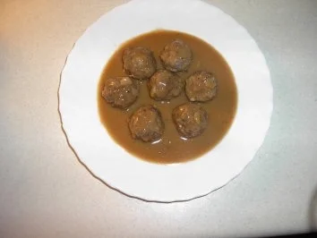 Hackfleischbällchen in Zwiebel- Käsesauce - Rezept