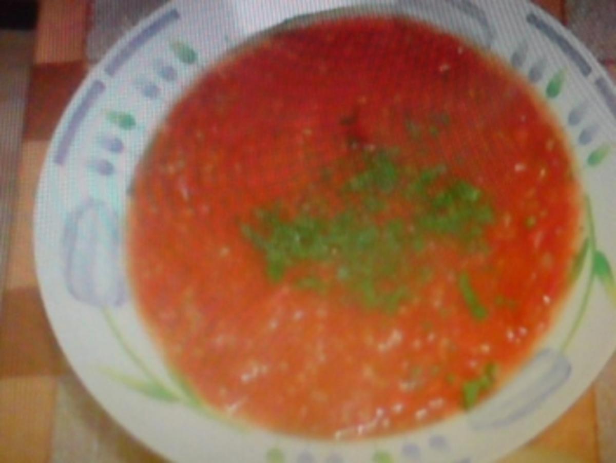 Tomatensuppe mit Zwiebelwürfel und Schinkenspeck - Rezept mit Bild ...