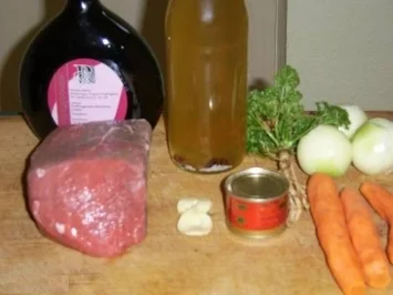 Rindfleisch in Brot-Kwas geschmort mit Gemüse - Rezept