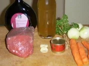 Rindfleisch in Brot-Kwas geschmort mit Gemüse - Rezept