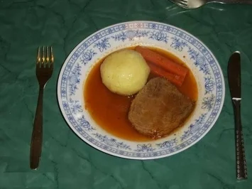 Rindfleisch in Brot-Kwas geschmort mit Gemüse - Rezept