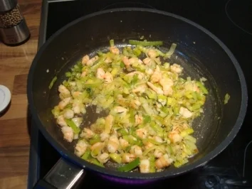 Hauptgericht - Geflügel - Gefülltes Hähnchen - Rezept - Bild Nr. 3