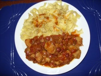 Schweinefilet mit Weintraubensoße und Bandnudeln - Rezept