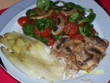 Rezept: Glasierter Chicoree und Hähnchenbrust mit Champignons Glasierter Chicoree und Hähnchenbrust mit Champignons - Rezept