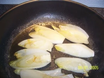 Rezept: Glasierter Chicoree und Hähnchenbrust mit Champignons Glasierter Chicoree und Hähnchenbrust mit Champignons - Rezept