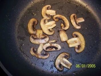 Rezept: Glasierter Chicoree und Hähnchenbrust mit Champignons Glasierter Chicoree und Hähnchenbrust mit Champignons - Rezept