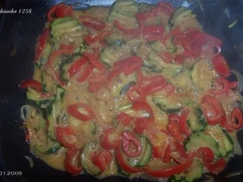 Hähnchenbrust mit Rahmsoße, buntem Gemüse und Reisnudeln - Rezept