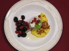 Gebratene Ananas mit frischen Beeren - Rezept