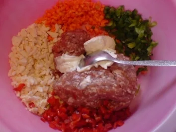 Hacksteak mit Reis & buntem Gemüse - Rezept