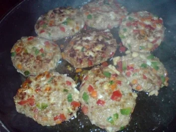 Hacksteak mit Reis & buntem Gemüse - Rezept