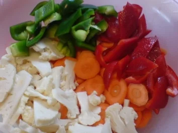 Hacksteak mit Reis & buntem Gemüse - Rezept