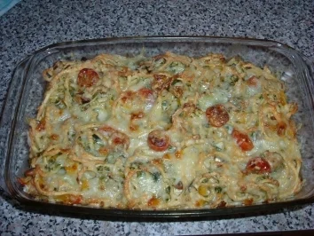 AUFLAUF: SPÄTZLE VOM BLECH MIT TOMATEN UND PAPRIKA - Rezept