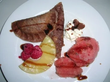 Nougat-Ravioli im Duett mit Florida-Sorbet - Rezept