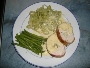 Putenfilet mit Käsefüllung im Baconmantel - Rezept