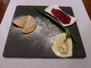 Rezept: Warme Powidltascherln mit Mohneis und Zwetschgenröster Warme Powidltascherln mit Mohneis und Zwetschgenröster - Rezept