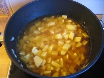 Rezept: Kartoffelgulasch mit Hack und Bohnen Kartoffelgulasch mit Hack und Bohnen - Rezept