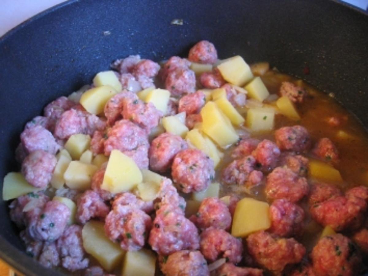 Kartoffelgulasch mit Hack und Bohnen - Rezept