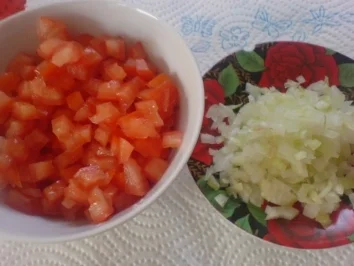 Basilikum-Putenschnitzel mit Reis gefüllt und in Parmesan-Ei gebraten - Rezept