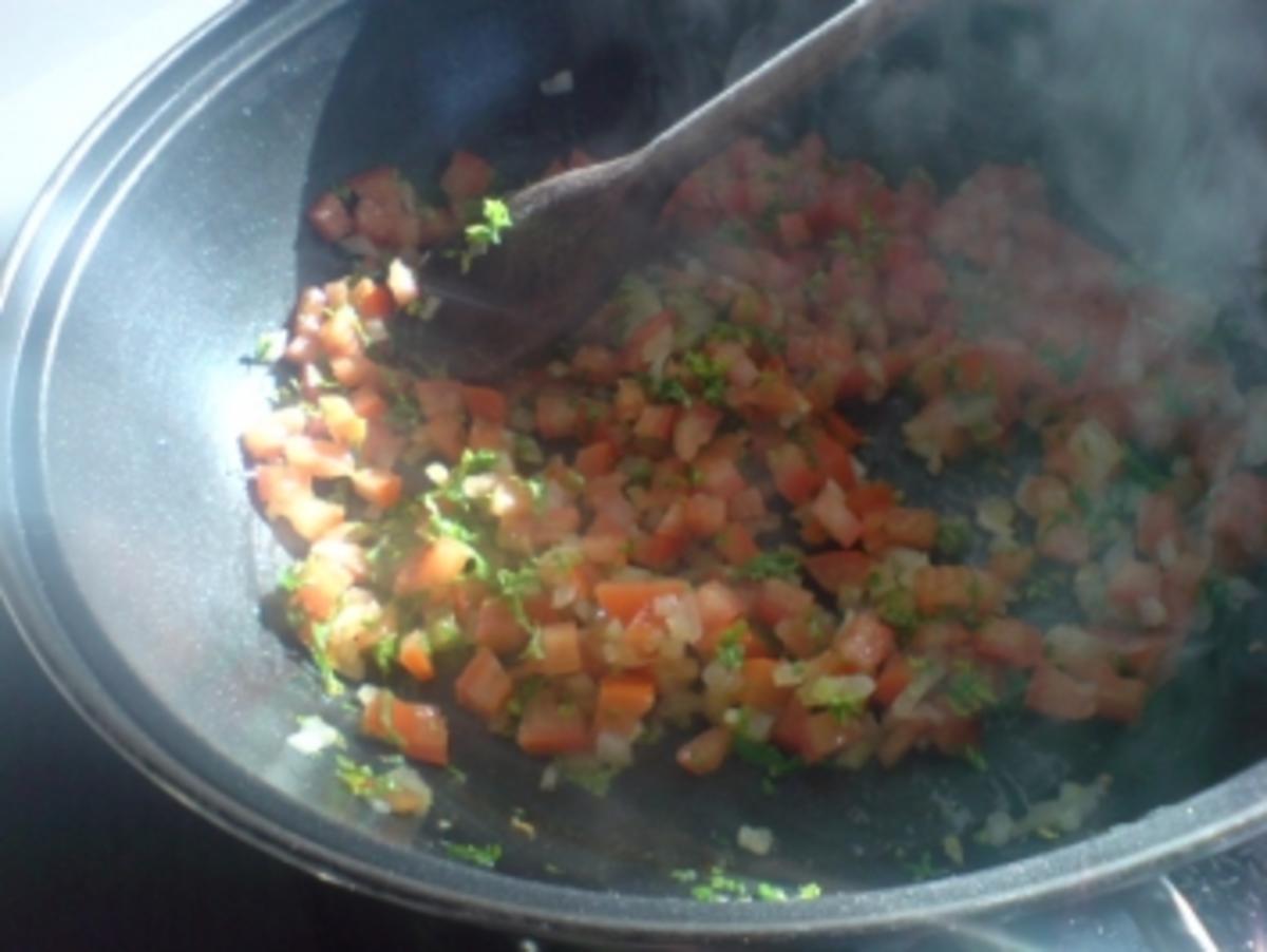 Basilikum-Putenschnitzel mit Reis gefüllt und in Parmesan-Ei gebraten - Rezept