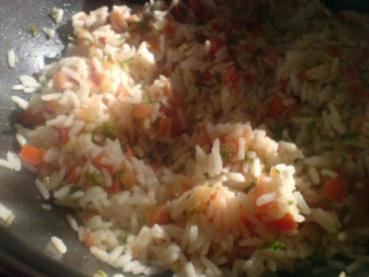 Basilikum-Putenschnitzel mit Reis gefüllt und in Parmesan-Ei gebraten - Rezept