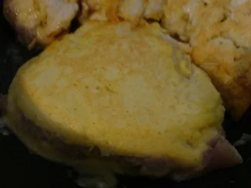 Basilikum-Putenschnitzel mit Reis gefüllt und in Parmesan-Ei gebraten - Rezept