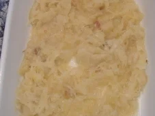 Eisbein mit Sauerkraut und Kartoffelgratinsauce - Rezept