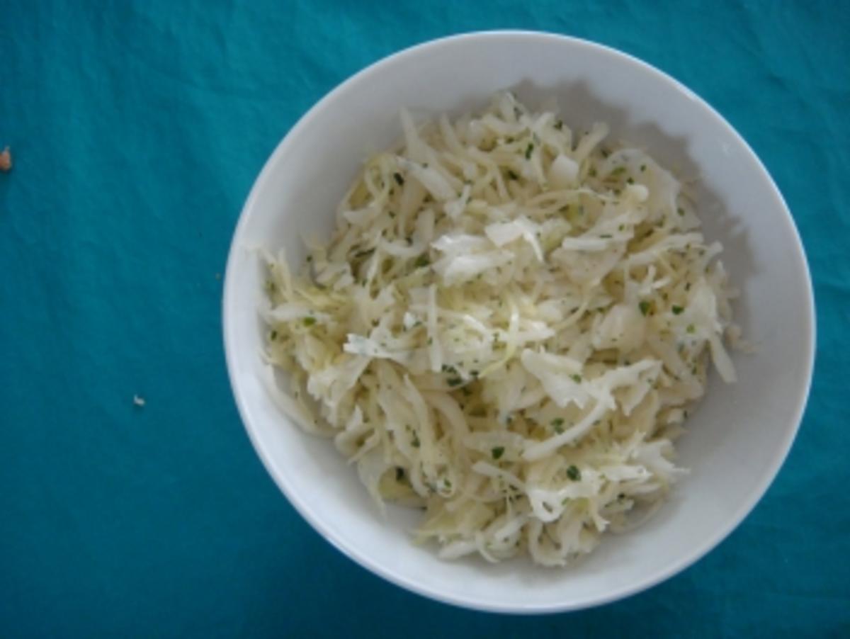 Salat: Weißkohlsalat mit Kräutern - Rezept - kochbar.de